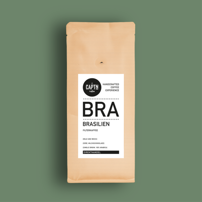 Brasilien Kaffee Beutel auf Grünem Hintergrund