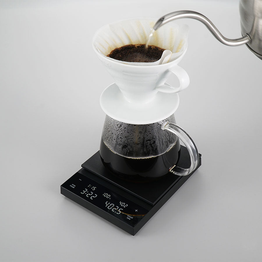 Hario Waage Polaris Coffee Scale mit Timer und Ratio-Anzeige, mit Server und Porzellandripper