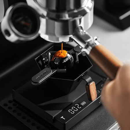 Espressoextraktion über den MHW-3BOMBER Cooling Ball