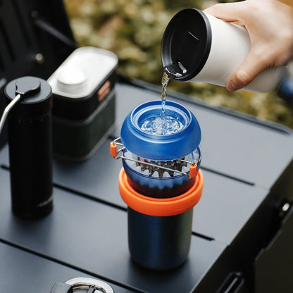 MHW-3BOMBER Eggonaut Dripper bei der Pour-Over Kaffeezubereitung unterwegs