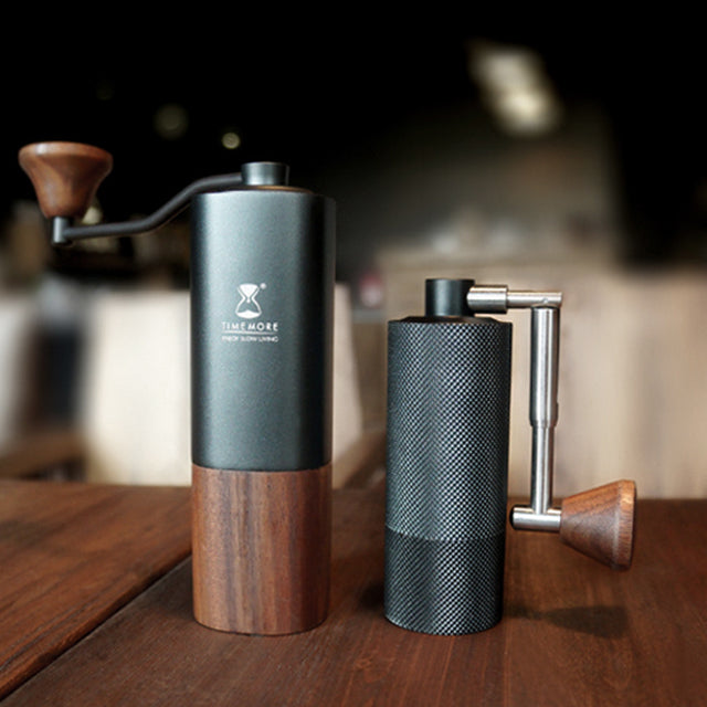 Timemore Chestnut Nano Kaffeemühle neben der Timemore Chestnut G1